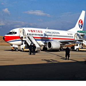 东极航空货运航空快运业稳步发展的原因是什么？